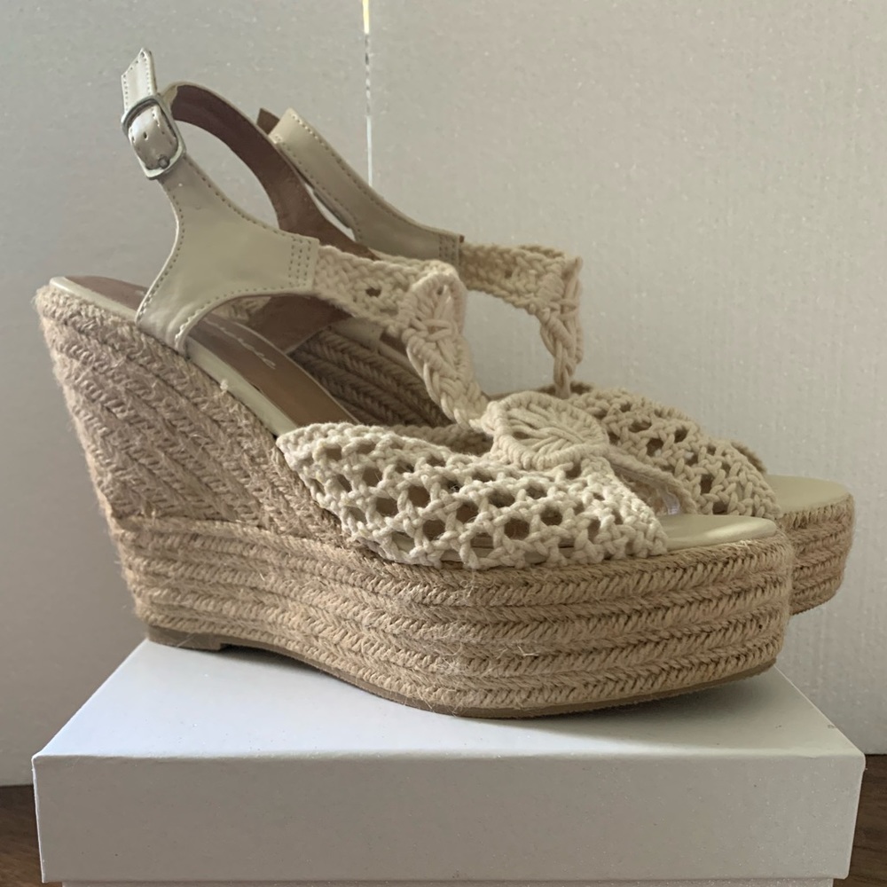 NWOT Women’s size 8 wedges